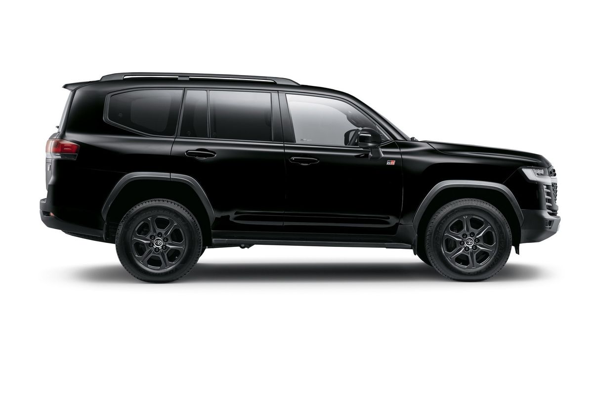 Toyota Land Cruiser 300 (2021) Specs & Price