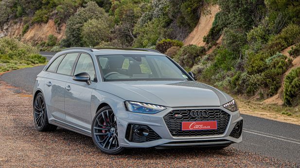 Audi RS4 Avant (2021) Review