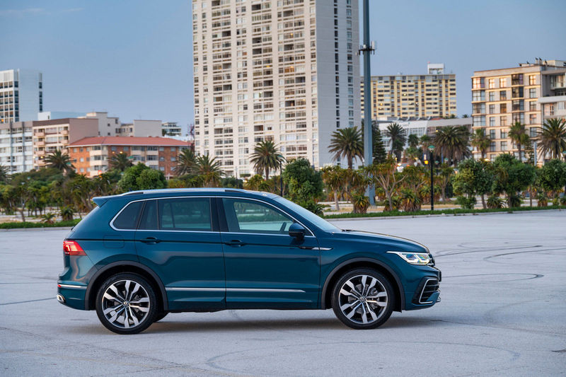 VW Tiguan side