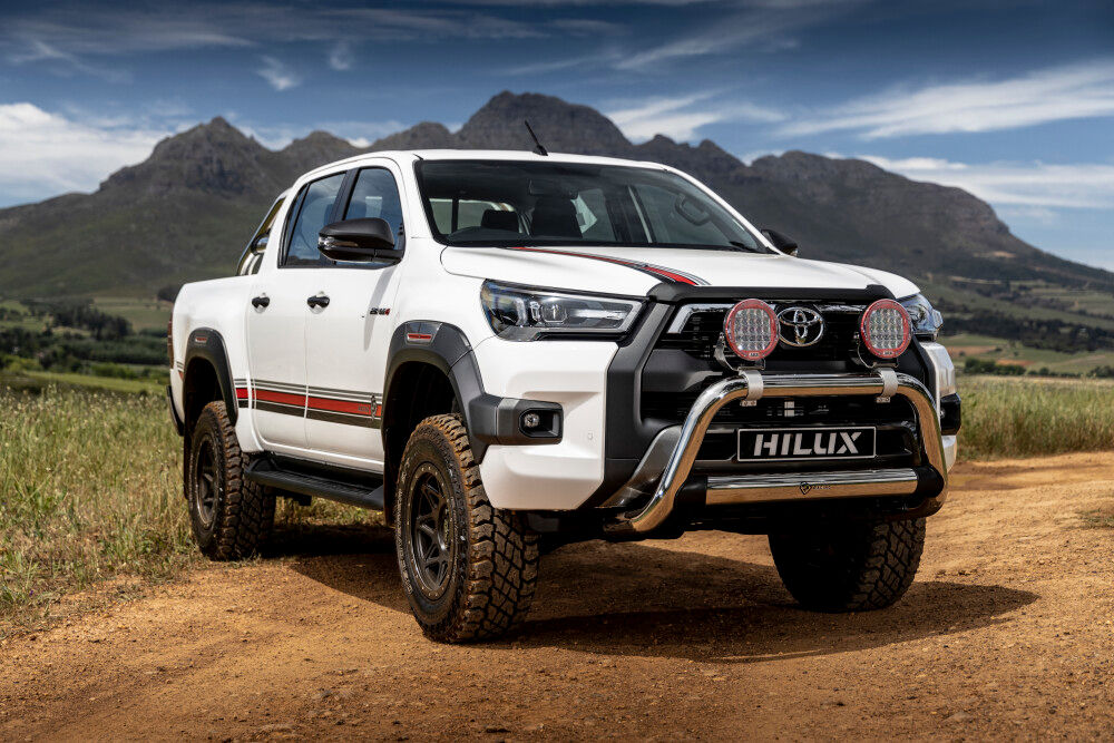 Toyota hilux deals 2.8 gd6 accessories