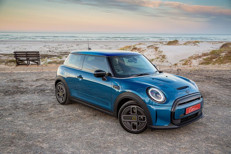 Mini Cooper SE (2022) Review