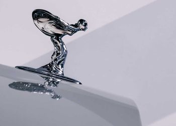 Rolls-Royce downsizes badge for better aero