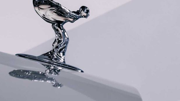 Rolls-Royce downsizes badge for better aero