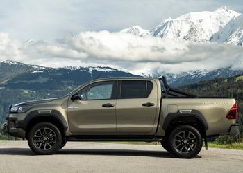 Could your Hilux park like a Yaris?