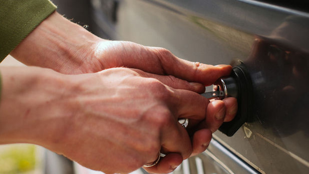 Does car insurance cover items stored in your car? 