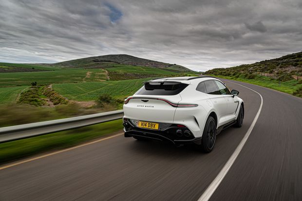 Aston Martin DBX707 racing