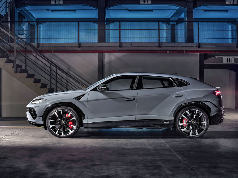 Lamborghini Urus profile view