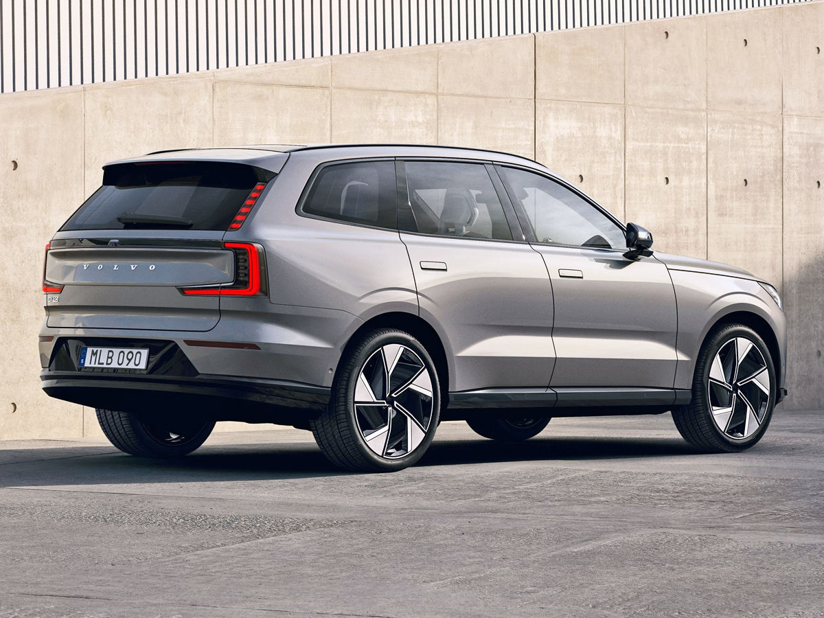 New Volvo EX90 Revealed As Flagship Electric SUV