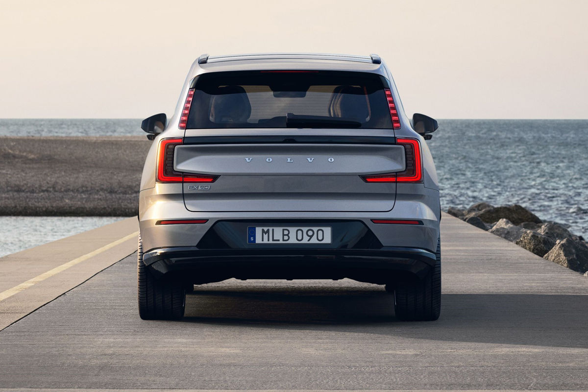 New Volvo EX90 Revealed as Flagship Electric SUV