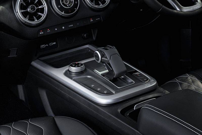 The GWM Tank 300's centre console that shows the transmission lever and the circular drive-mode selector.