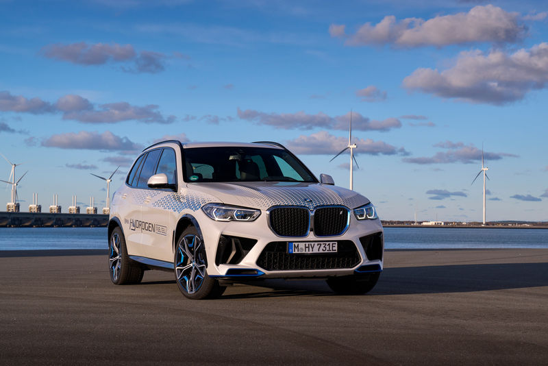BMW iX5 Hydrogen prototype front three-quarter view.