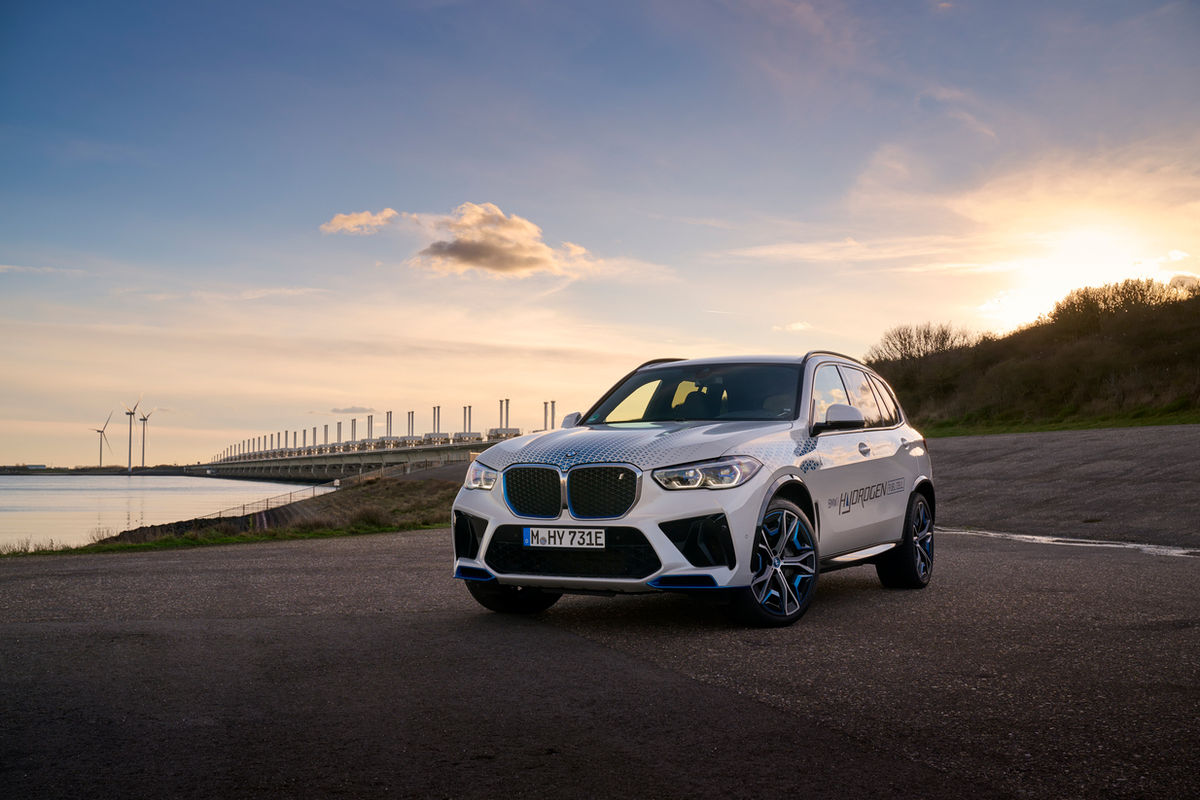 BMW iX5 Hydrogen: Why its a great alternative to a battery-electric car