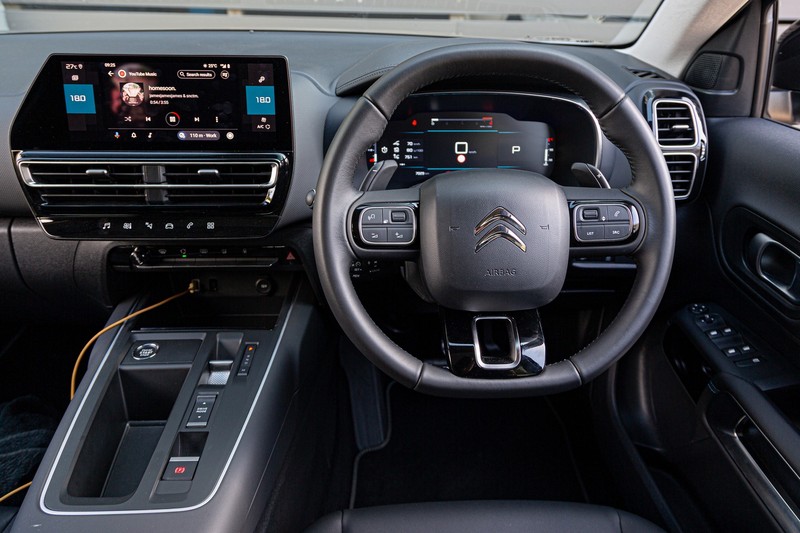 File:2020 Citroën C5 Aircross interior cockpit in Chingford, London.jpg -  Wikimedia Commons