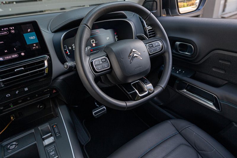 The fascia, centre console and steering wheel of the Citroen C5 Aircross.