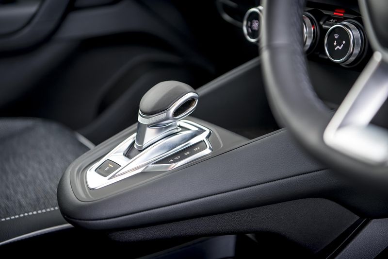 2023 Renault Captur transmission lever.