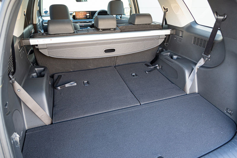 2023 Hyundai Palisade load bay with 3rd row seats stowed.