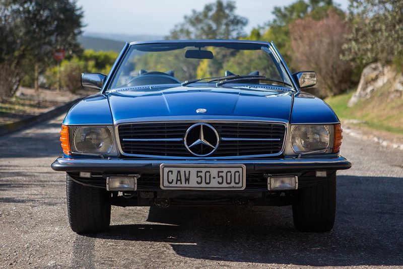 Mercedes-Benz 350SL frontal view.