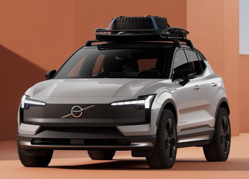 2024 Volvo EX30 Cross Country
