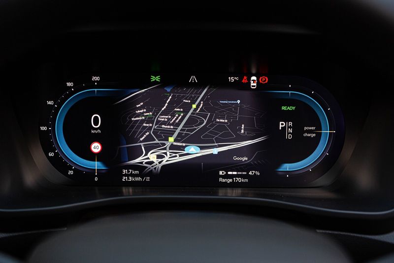 Volvo C40 P8 Recharge Twin AWD Ultimate digital instrument cluster.