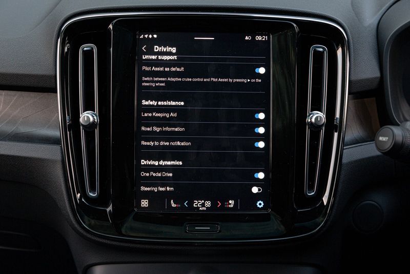Volvo C40 P8 Recharge Twin AWD Ultimate safety systems menu.