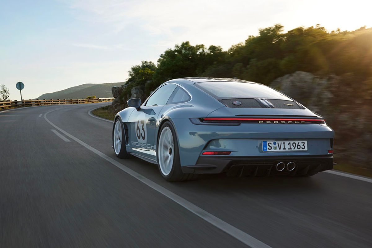 https://img-ik.cars.co.za/news-site-za/images/2023/08/Porsche911st_3.jpg?tr=w-1200,h-800