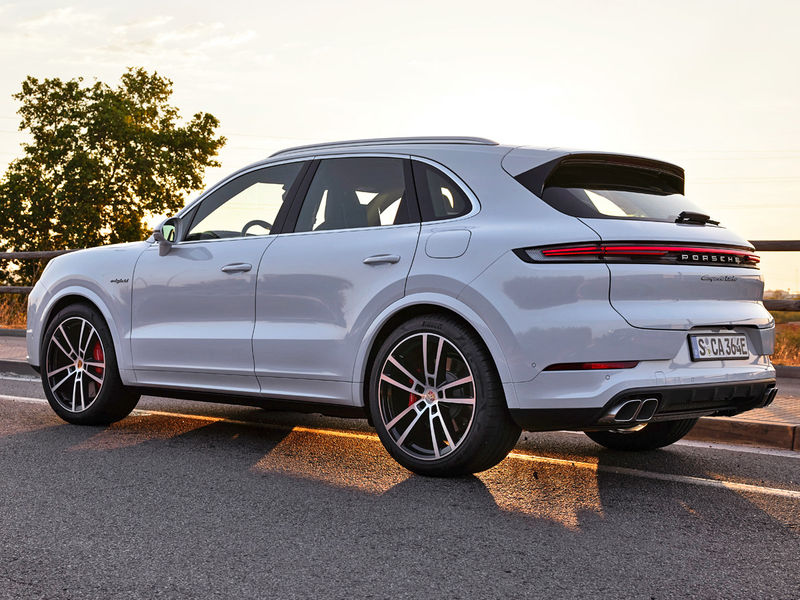 New Porsche Cayenne Turbo E-Hybrid Boasts 544 kW