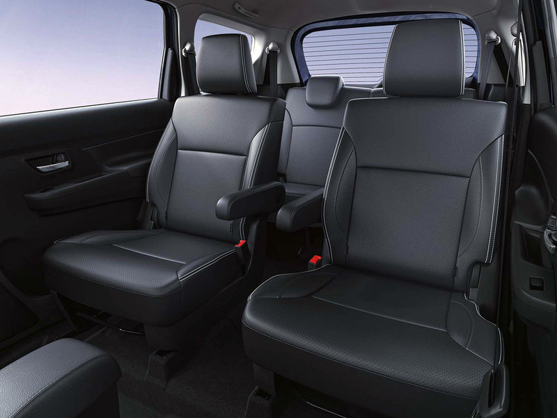 Suzuki XL6 2nd-row seats