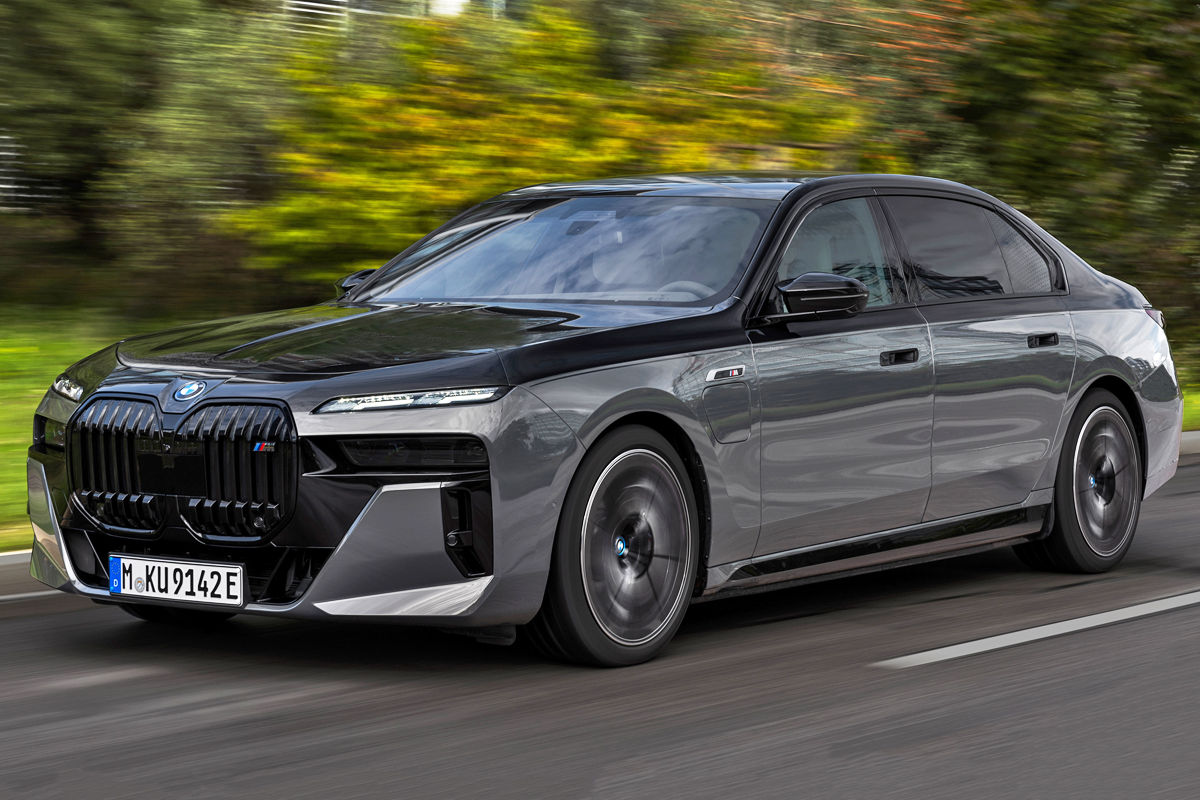 BMW M760e xDrive PHEV (2023) Price & Specs