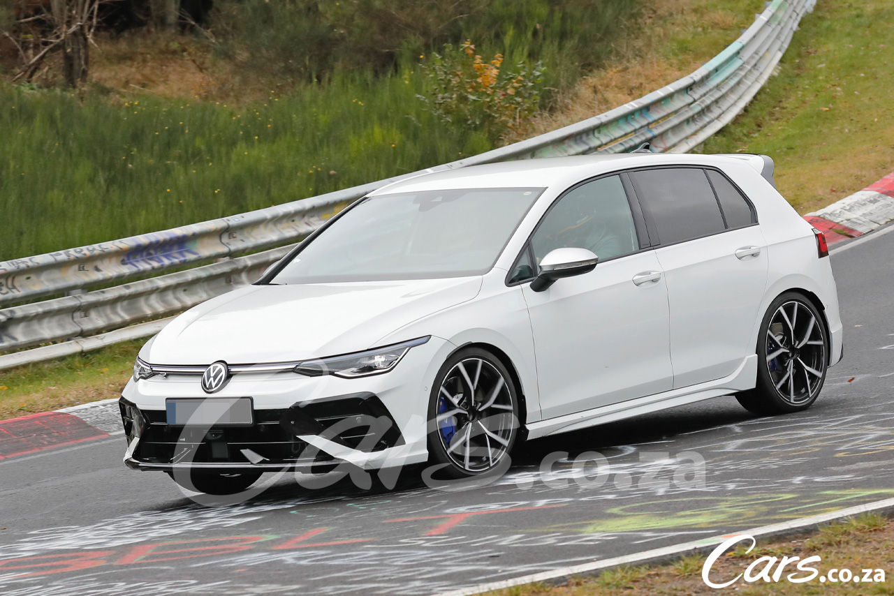 Spy Shots 2025 Volkswagen Golf R