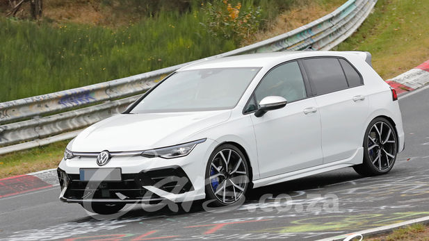 Spy Shots: 2025 Volkswagen Golf R
