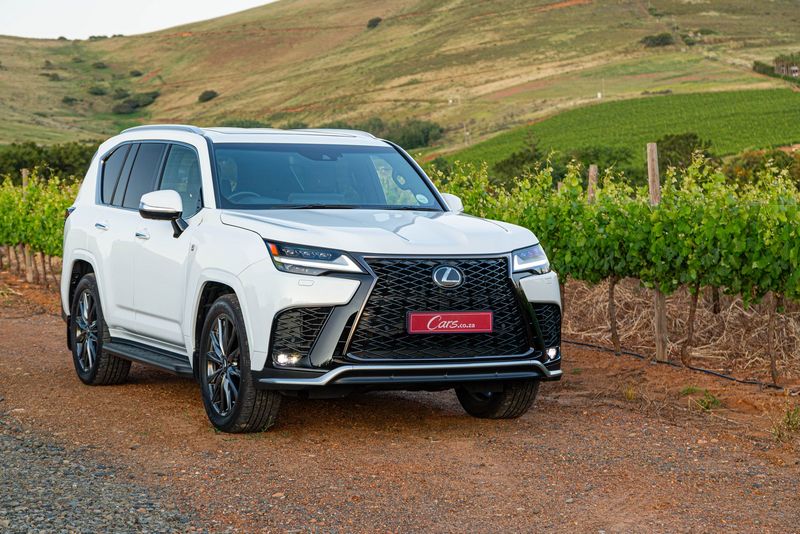 Lexus LX 600 gravel