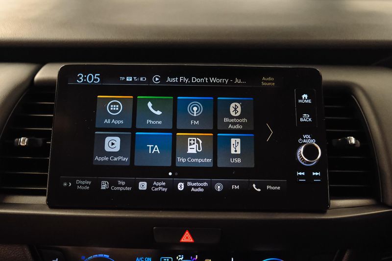 Facelifted Honda Fit infotainment