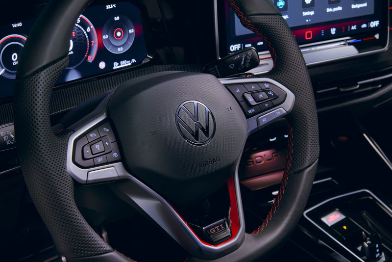 2024 Volkswagen Golf 8.5 steering