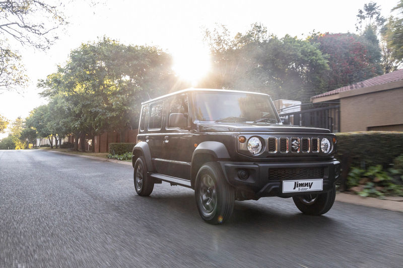 Suzuki-jimny-Driving