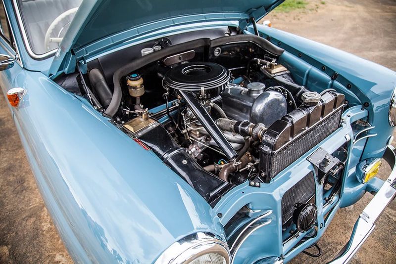 Mercedes-Benz Ponton engine bay