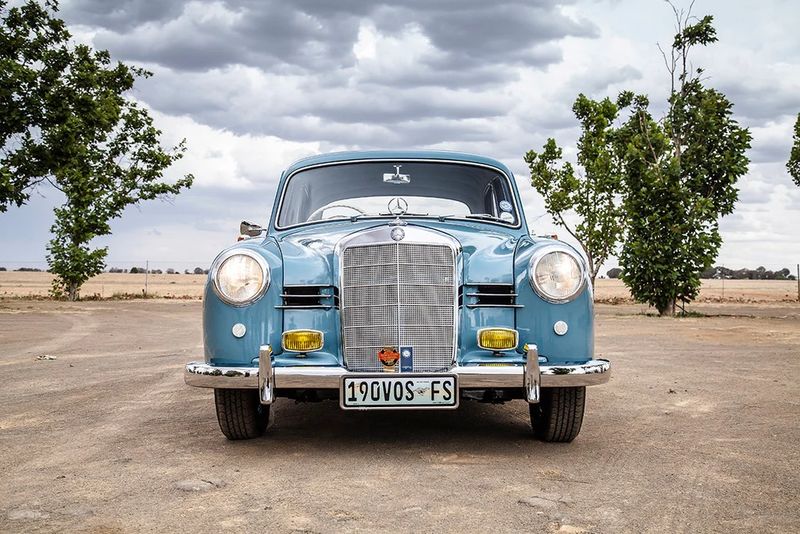 Mercedes-Benz Ponton frontal view.