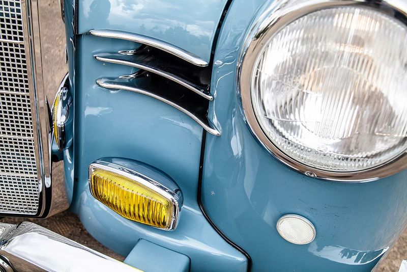 Mercedes-Benz Ponton headlamp and grille