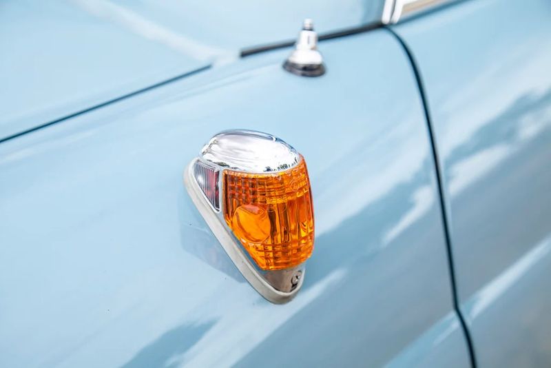 Mercedes-Benz Ponton side indicator