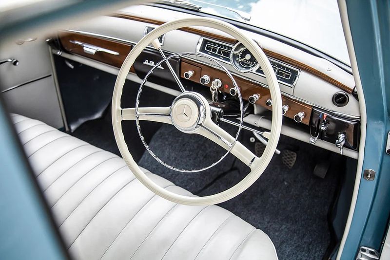 Mercedes-Benz Ponton steering wheel and fascia