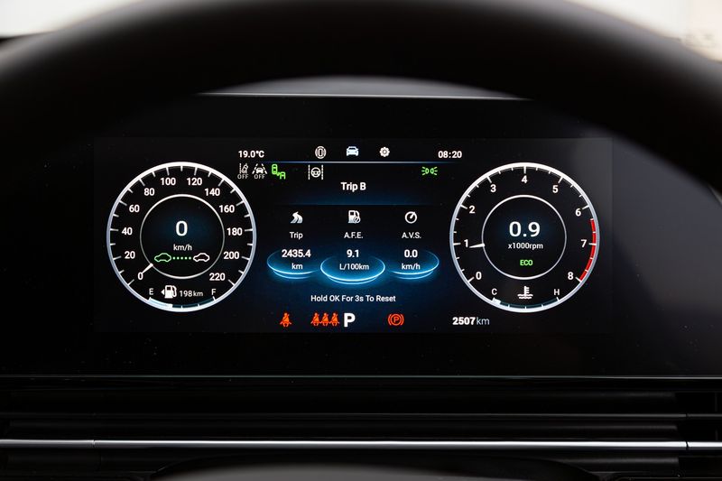 Omoda C5 GT digital instrument cluster.