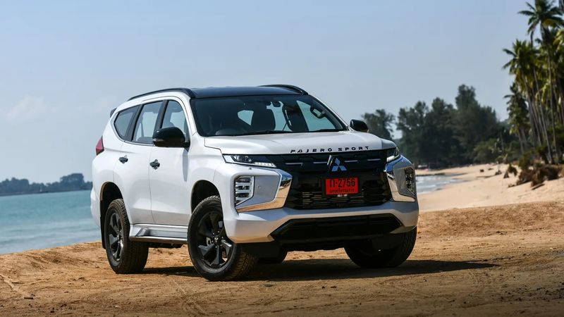 2024 Mitsubishi Pajero Sport front