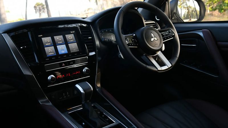 2024 Mitsubishi Pajero Sport cabin