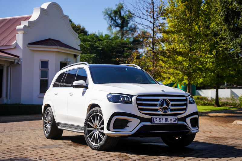 2024 Mercedes-Benz GLS frontal view.