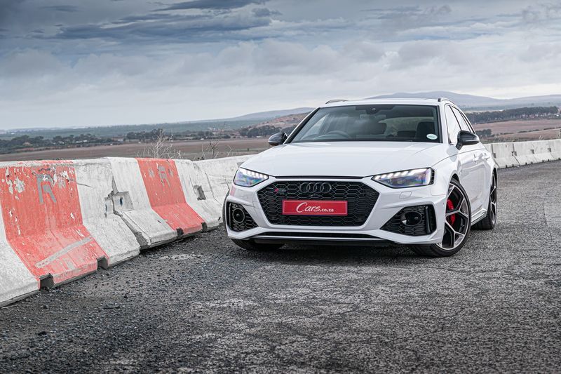 Audi RS4 Avant frontal view.