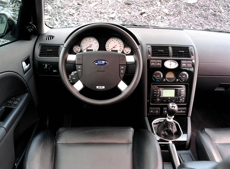 Ford Mondeo ST220 sports sedan cabin.