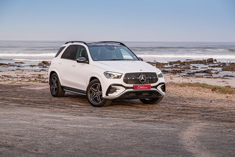 Mercedes-Benz GLE facelift front three-quarter view.