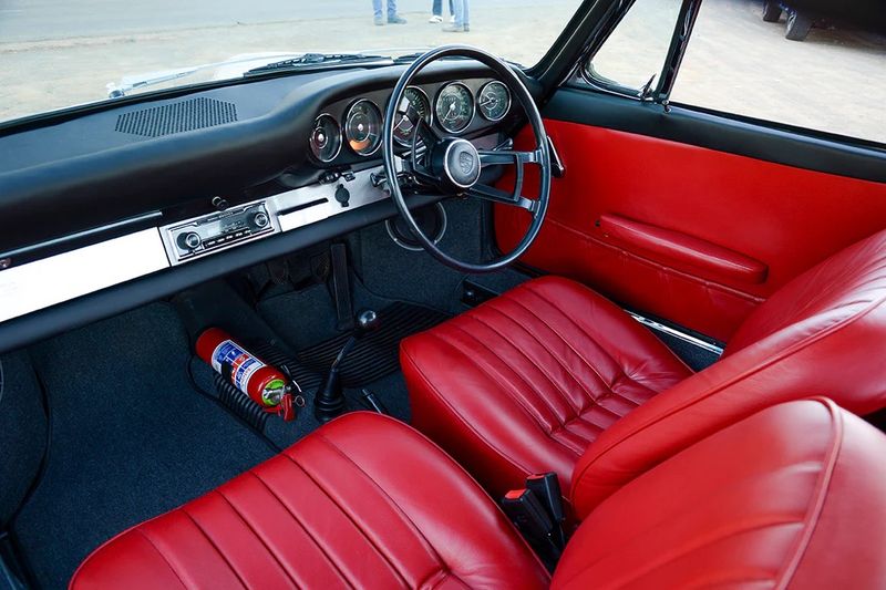 Porsche 912 interior