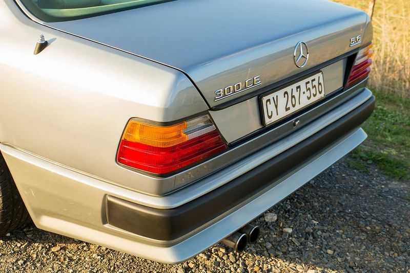 Mercedes-Benz 560CE rear view