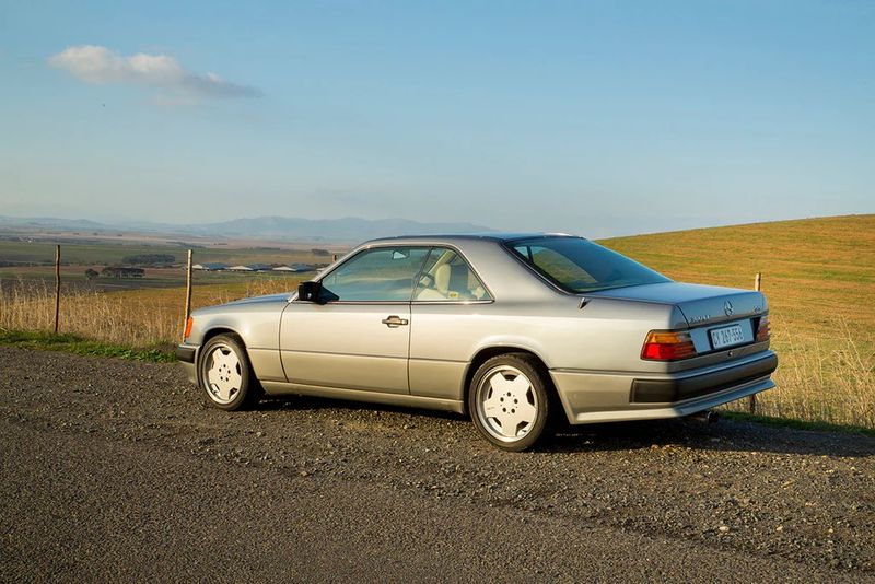 Mercedes-Benz 560CE rear three-quarter view