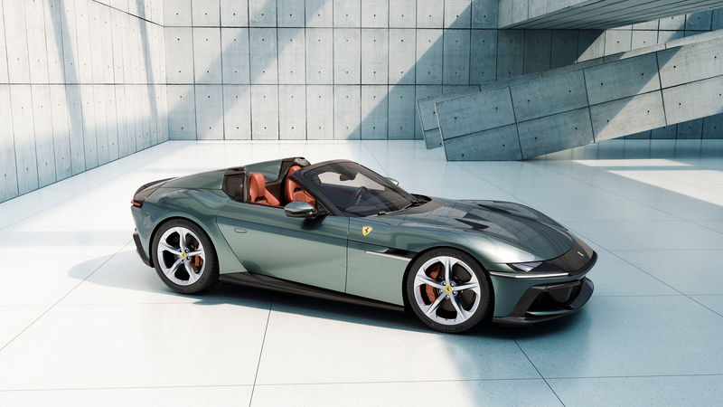 Ferrari 12Cilindri Spider profile view.